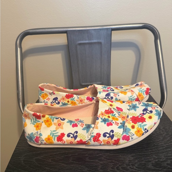 Toms Shoes - TOMS Floral Canvas Alpargata Slip-On Flats Women’s US 7 Spring Summer Shoes
